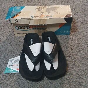 Aerothotic black sandals  Sz 7  NIB